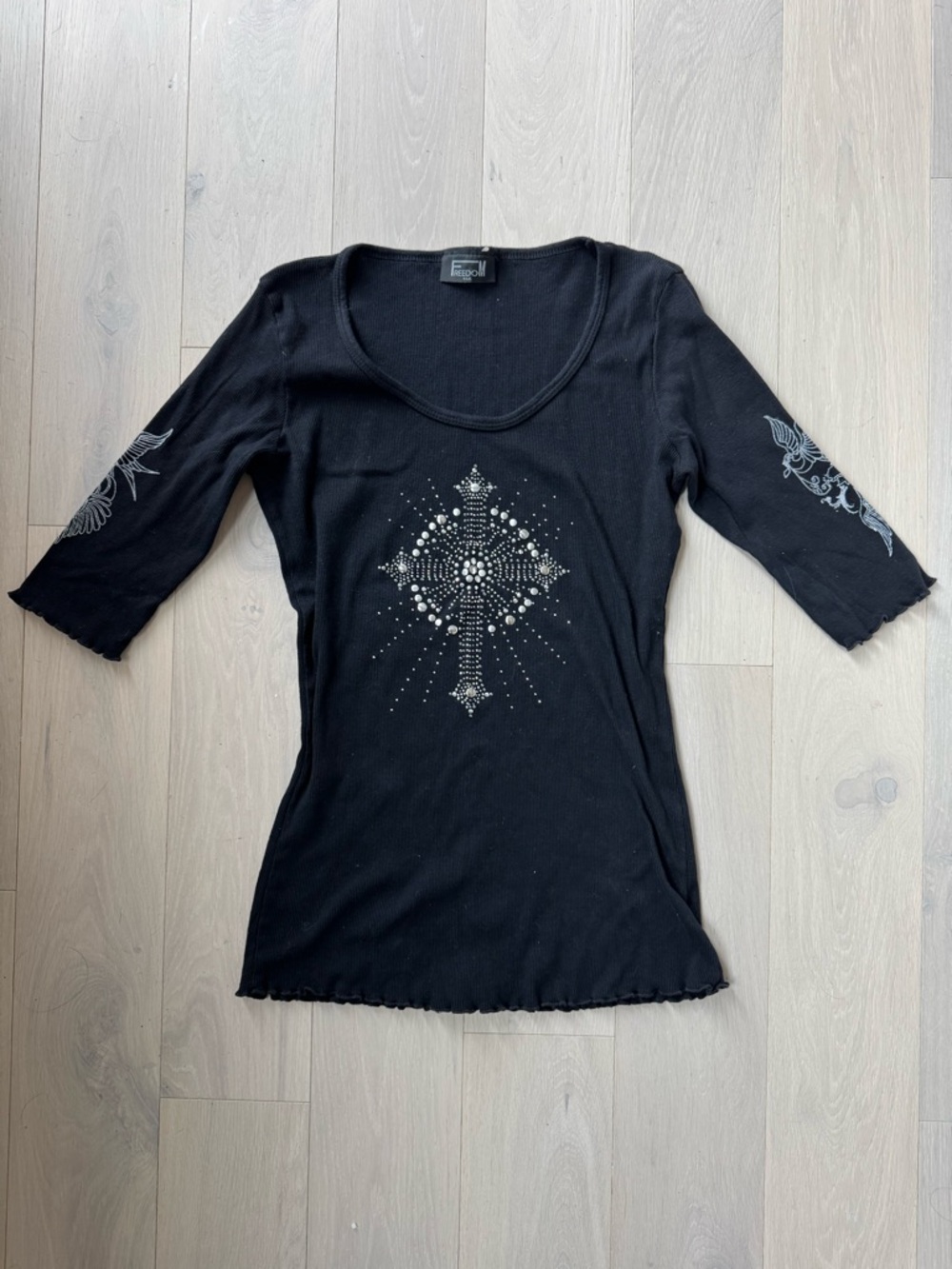 studded cross 3/4 sleeve top